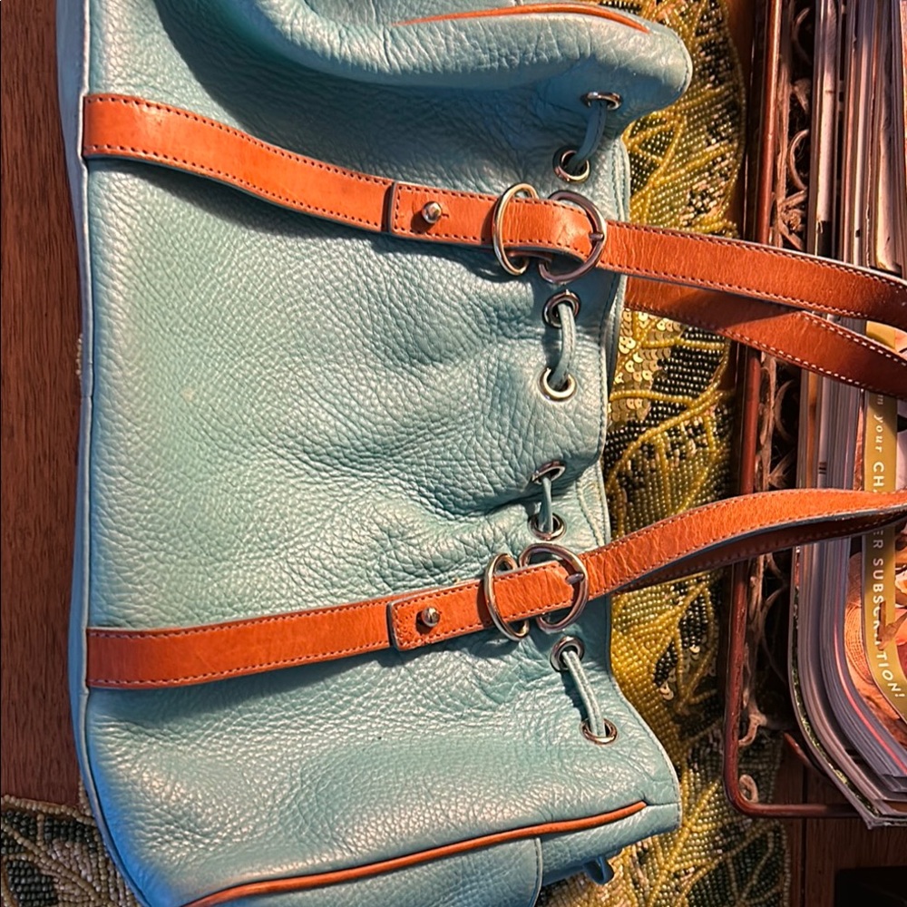 Chic Leather Handbag in Teal and Tan